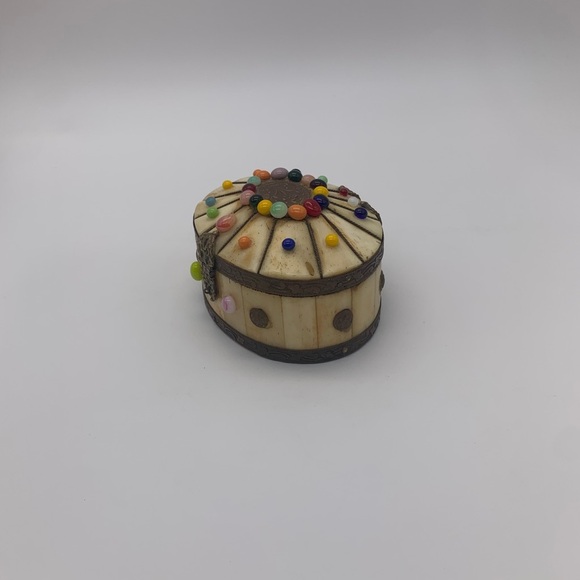 Retro Camel Bone Oval Trinket Box With Art Glass Beads Brass Trim & Clasp - Picture 8 of 11